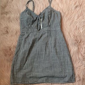 Super cute black and white summer dress